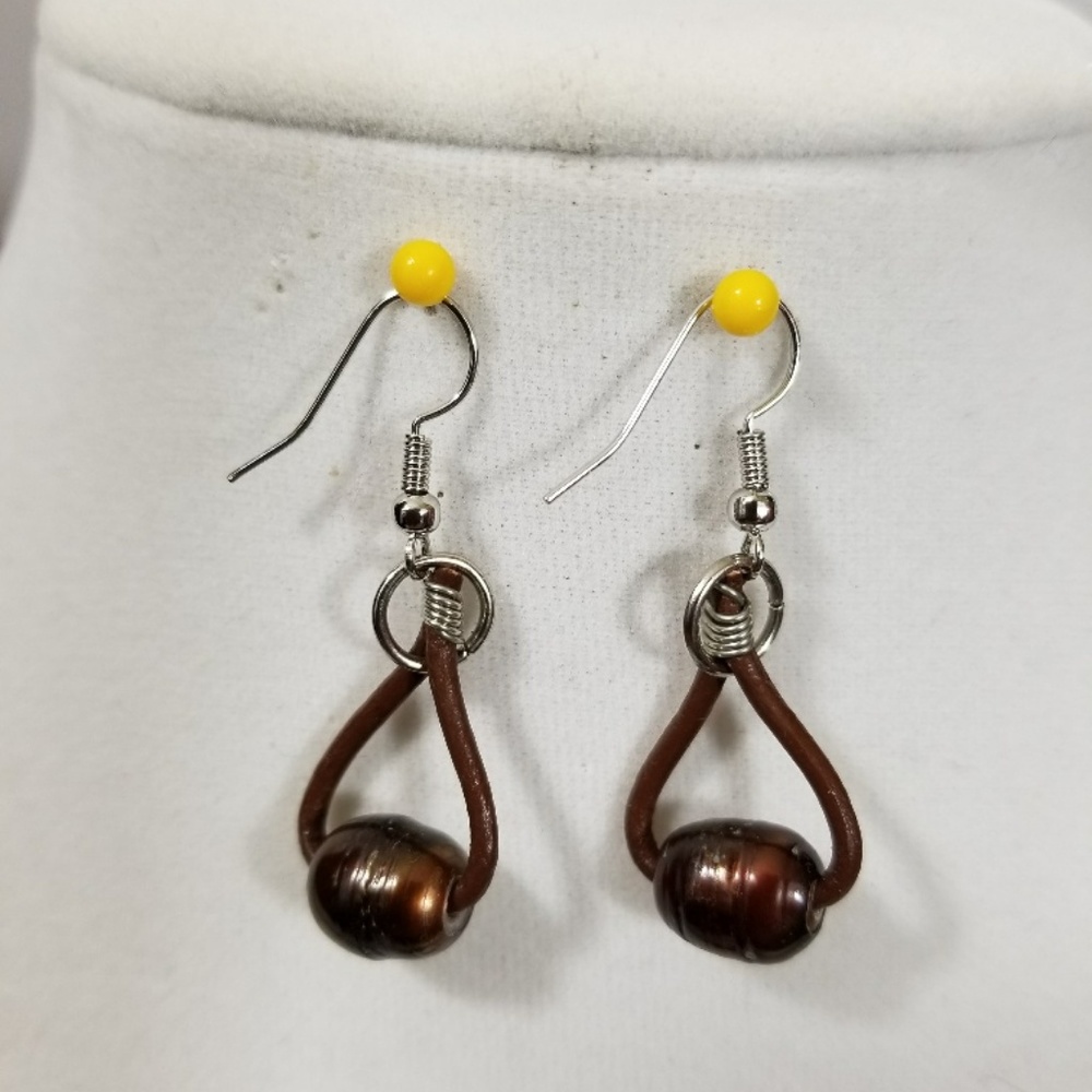 Handmade Freshwater Pearl & Leather Necklace Earri - Picture 2 of 2